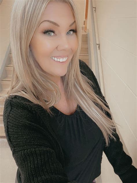 blondieb777|(@tallblondie777) • Instagram photos and videos.